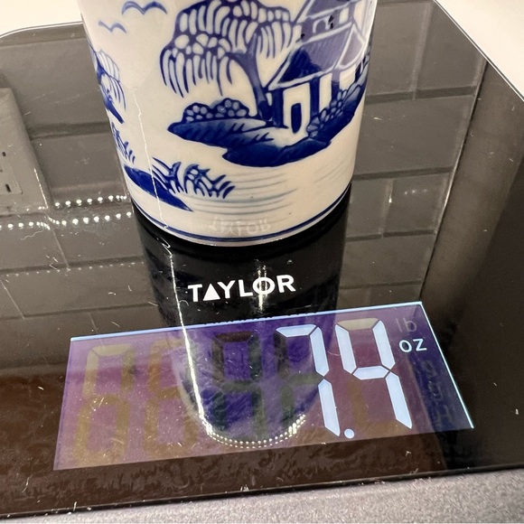 Blue and White Porcelain Chinoiserie Brush Pots Tulip Village Motif Vase 4.75” T - Picture 9 of 9